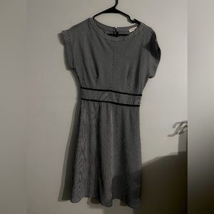 NWOT very flattering women’s dress size medium